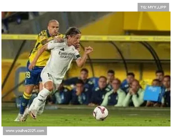 维尼修斯点球梅开二度，皇马半场3-1领先皇家社会