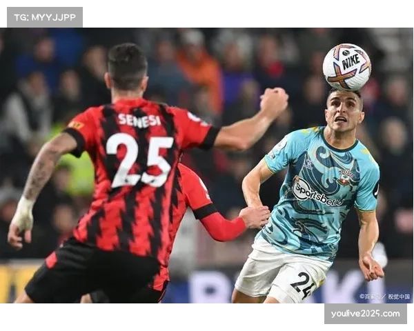 通讯:勒阿弗尔对阵梅斯,主队球迷在第13分钟集体鼓掌致敬因伤退役的前球员 通讯:勒阿弗尔对阵梅斯,主队球迷在第13分钟集体鼓掌致敬因伤退役的前球员